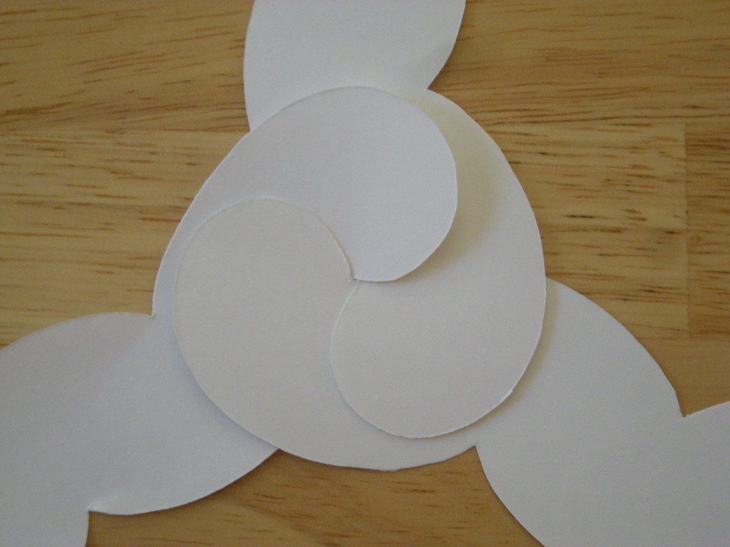 Left-handed hooks are exposed in a left-handed weave